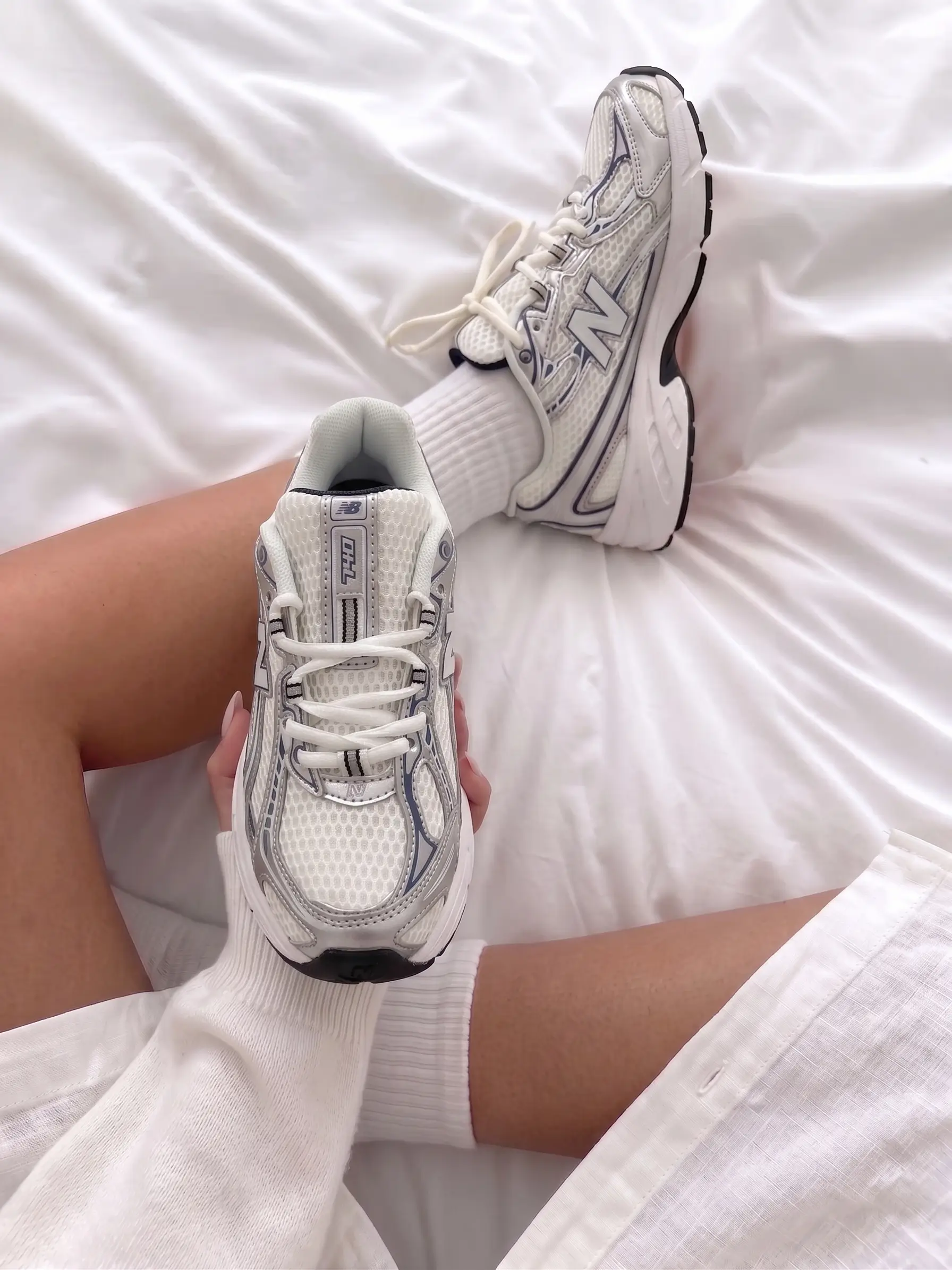 New Balance 740