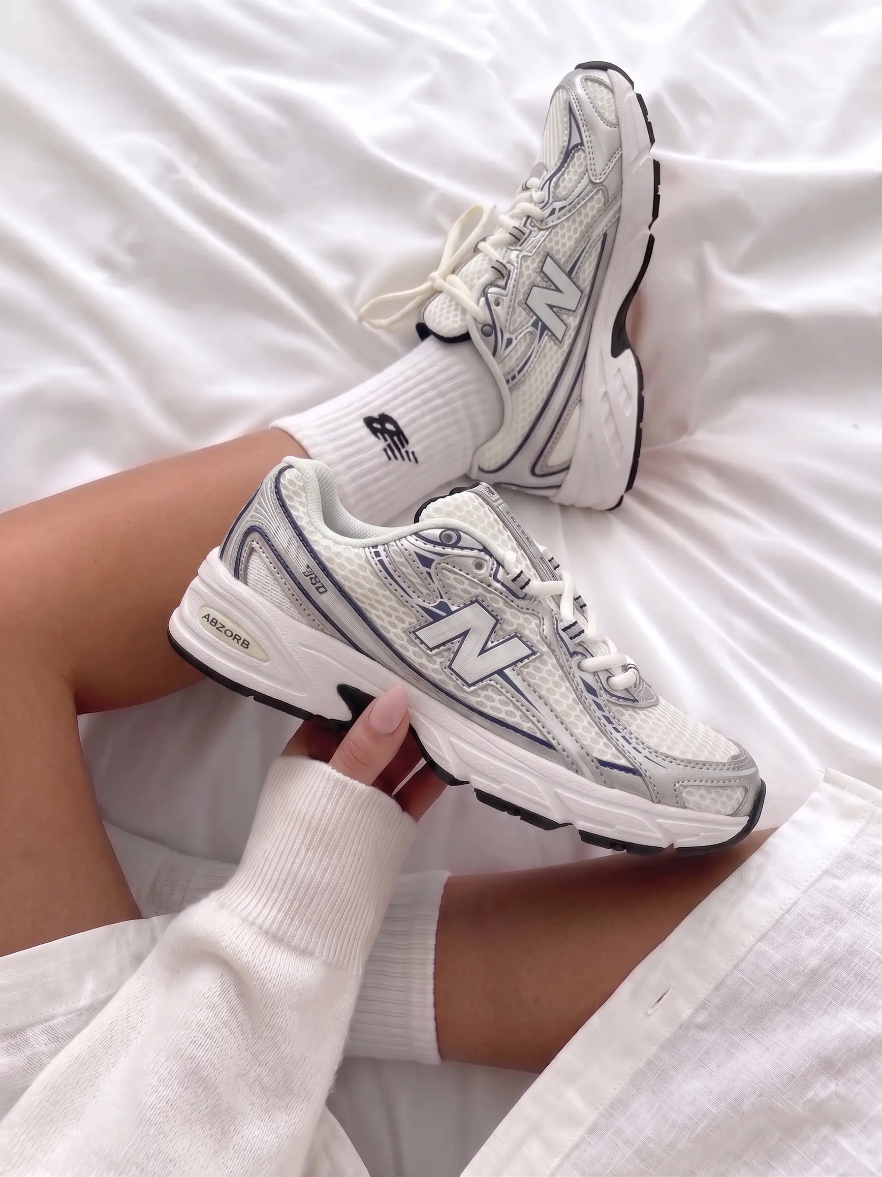 New Balance 740