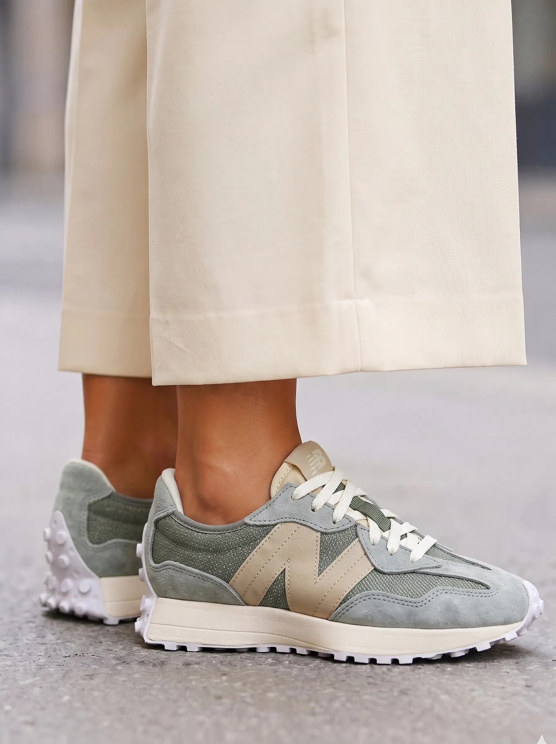 New Balance 327