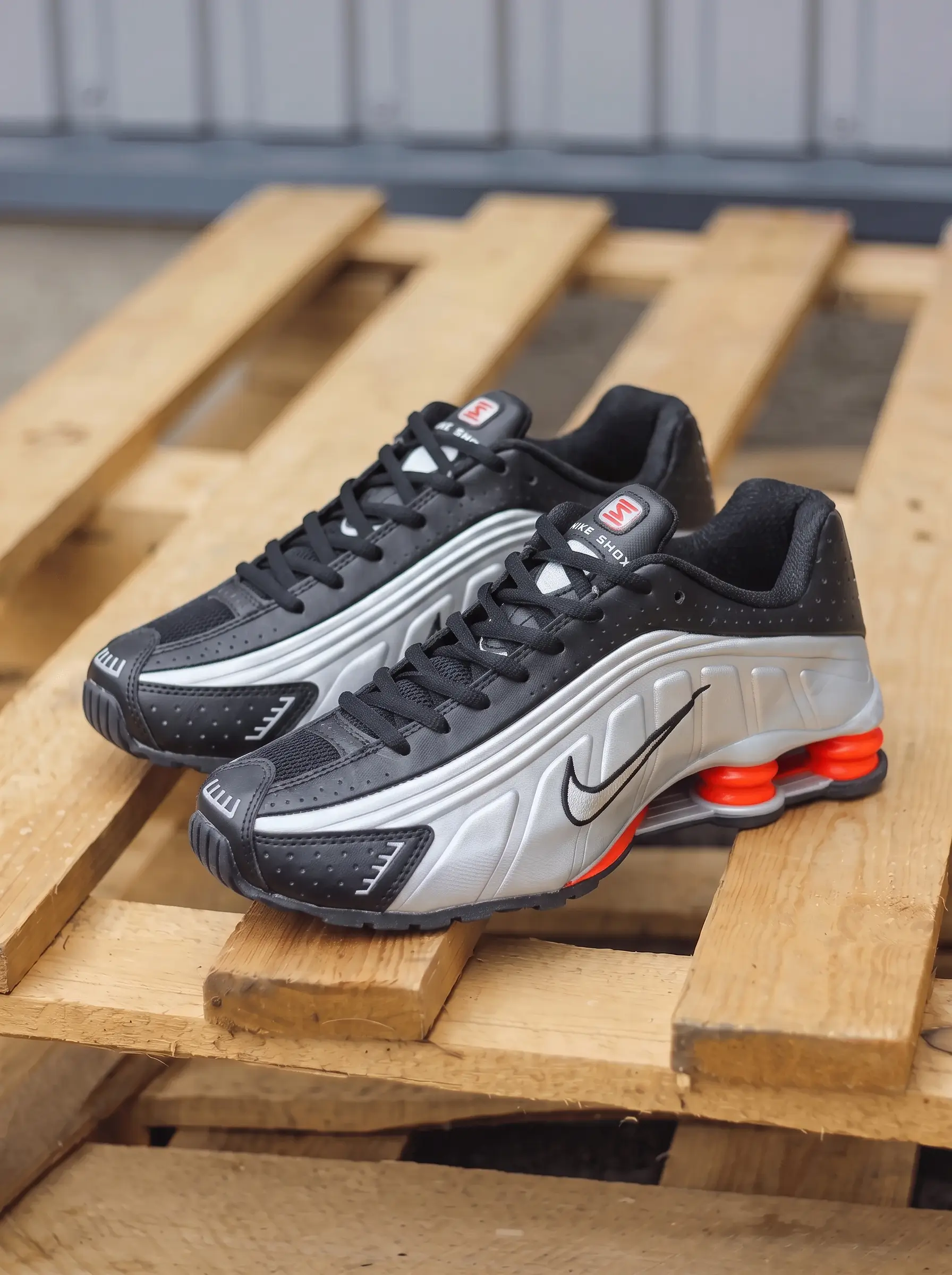 Nike Shox R4